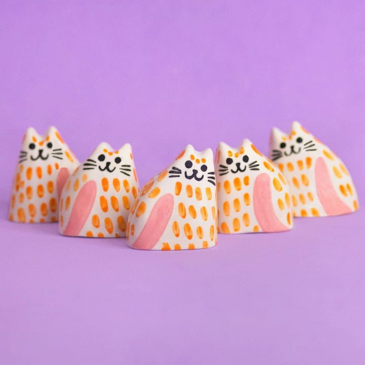 Ana Seixas Skulptur Kleine Keramikskulptur  |  Katze orange rosa bei Nauli and Stories