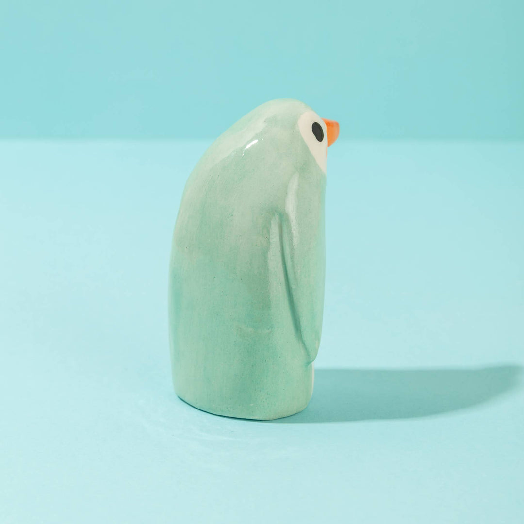 Ana Seixas Skulptur Kleine Keramikskulptur  |  Mama Pinguin mint bei Nauli and Stories