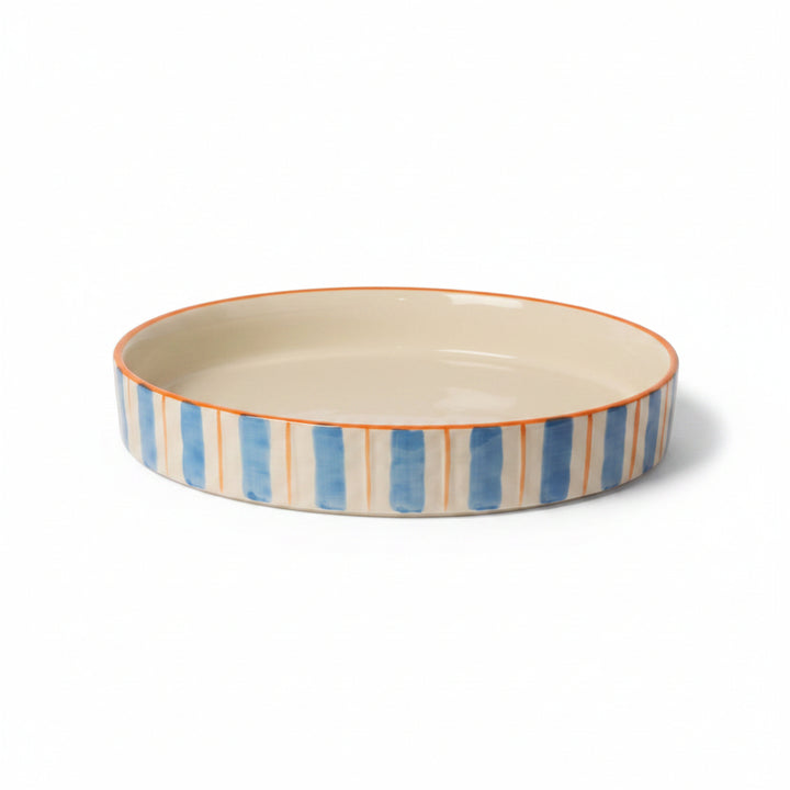 Au Maison Servierplatte Runde Keramikform mit niedrigem Rand 4,4 x ø27 cm | blau orange bei Nauli and Stories