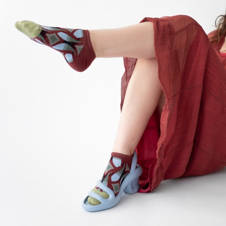 Bonne Maison Socken Ankle socks Art Deco Old Burgundy bei Nauli and Stories