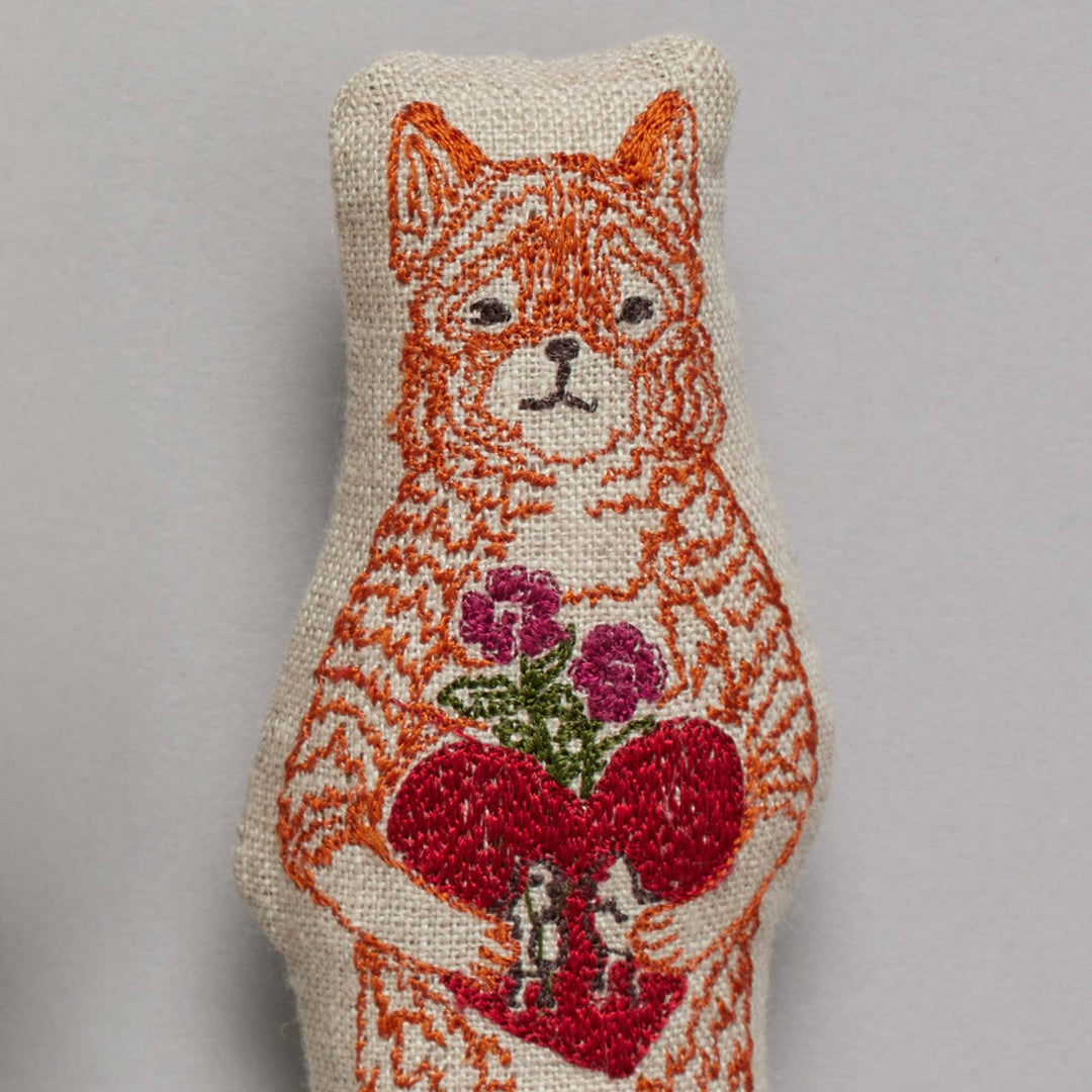Coral &amp; Tusk Kuschelkissen Fox in Love - besticktes Leinenkissen in Herzform mit Fuchspuppe bei Nauli and Stories