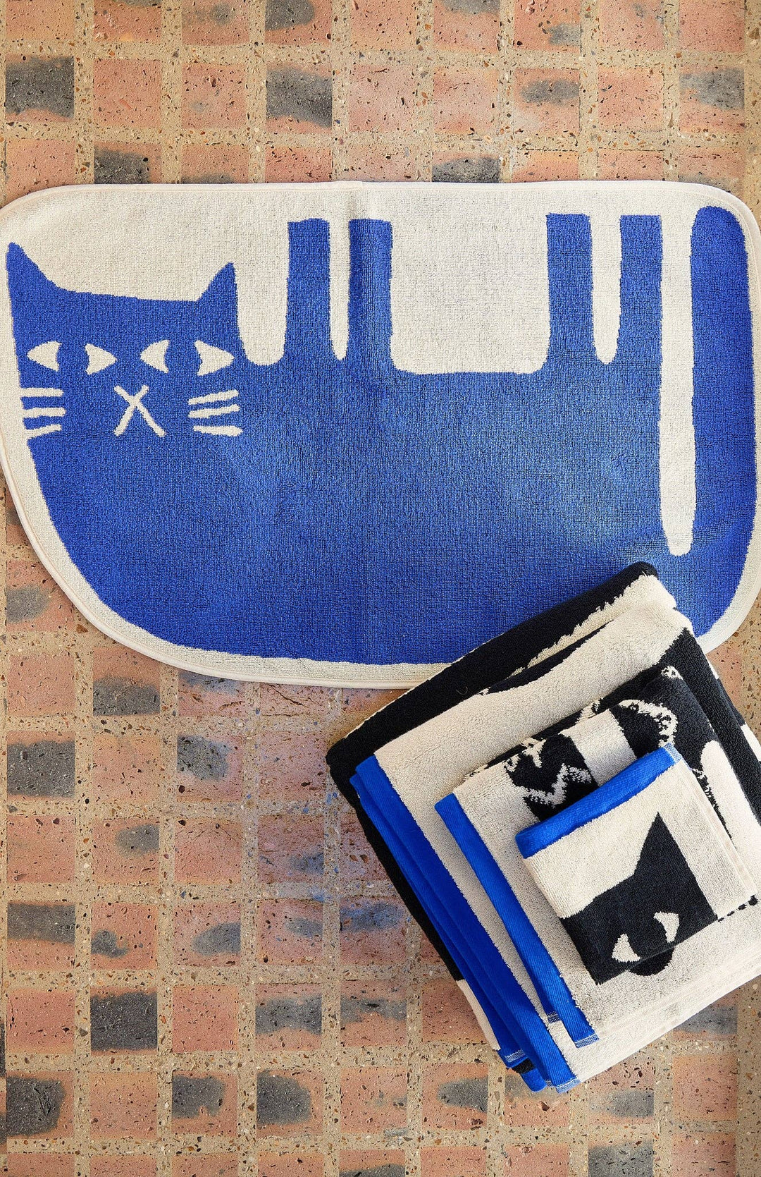 Donna Wilson Badematten Lazy Cat Bath Mat bei Nauli and Stories