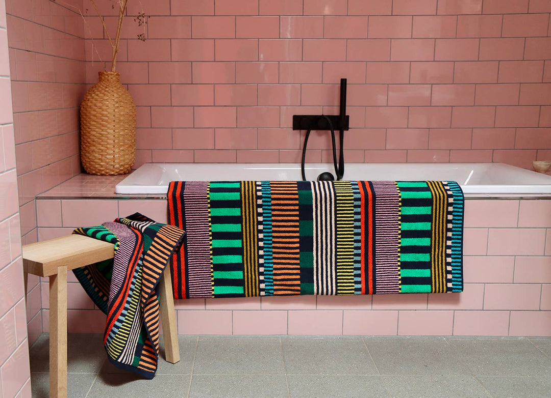 Donna Wilson Handtücher Riesenhandtuch Multi Stripe, 100 x 150 cm bei Nauli and Stories