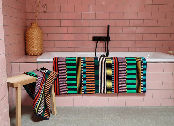 Donna Wilson Handtücher Riesenhandtuch Multi Stripe, 100 x 150 cm bei Nauli and Stories