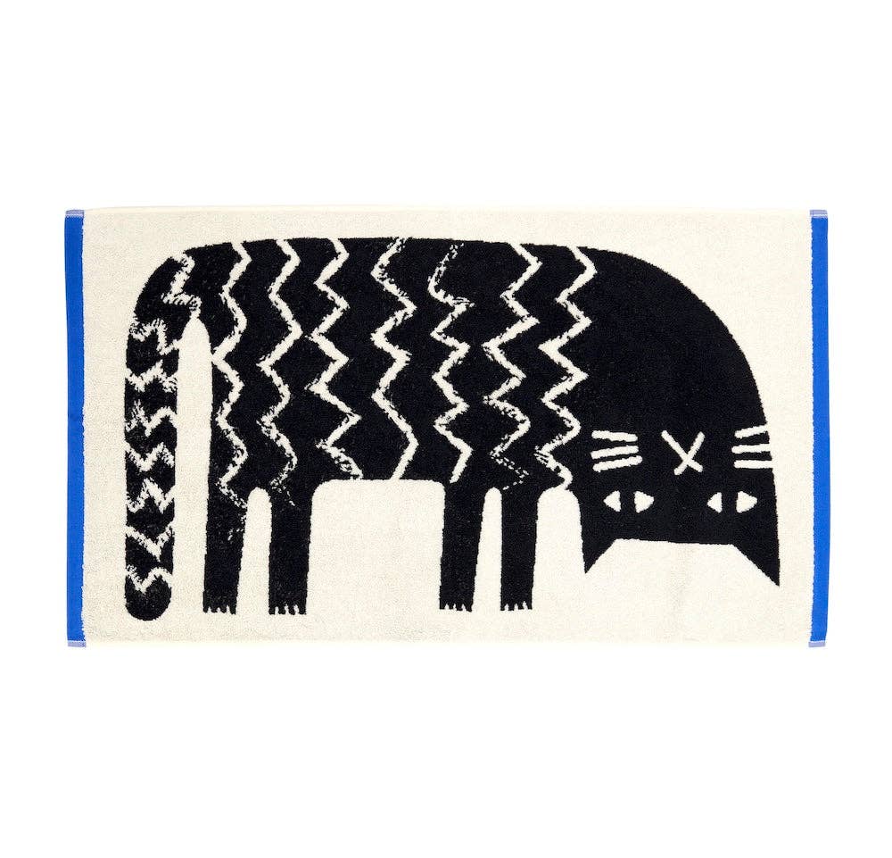 Donna Wilson Handtücher Lazy Cat Hand Towel |  50cm x 90cm bei Nauli and Stories