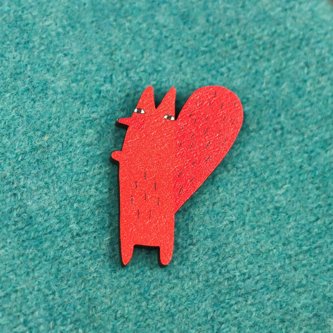 Donna Wilson Pin Cyril Squirrel Fox Pin Badge bei Nauli and Stories