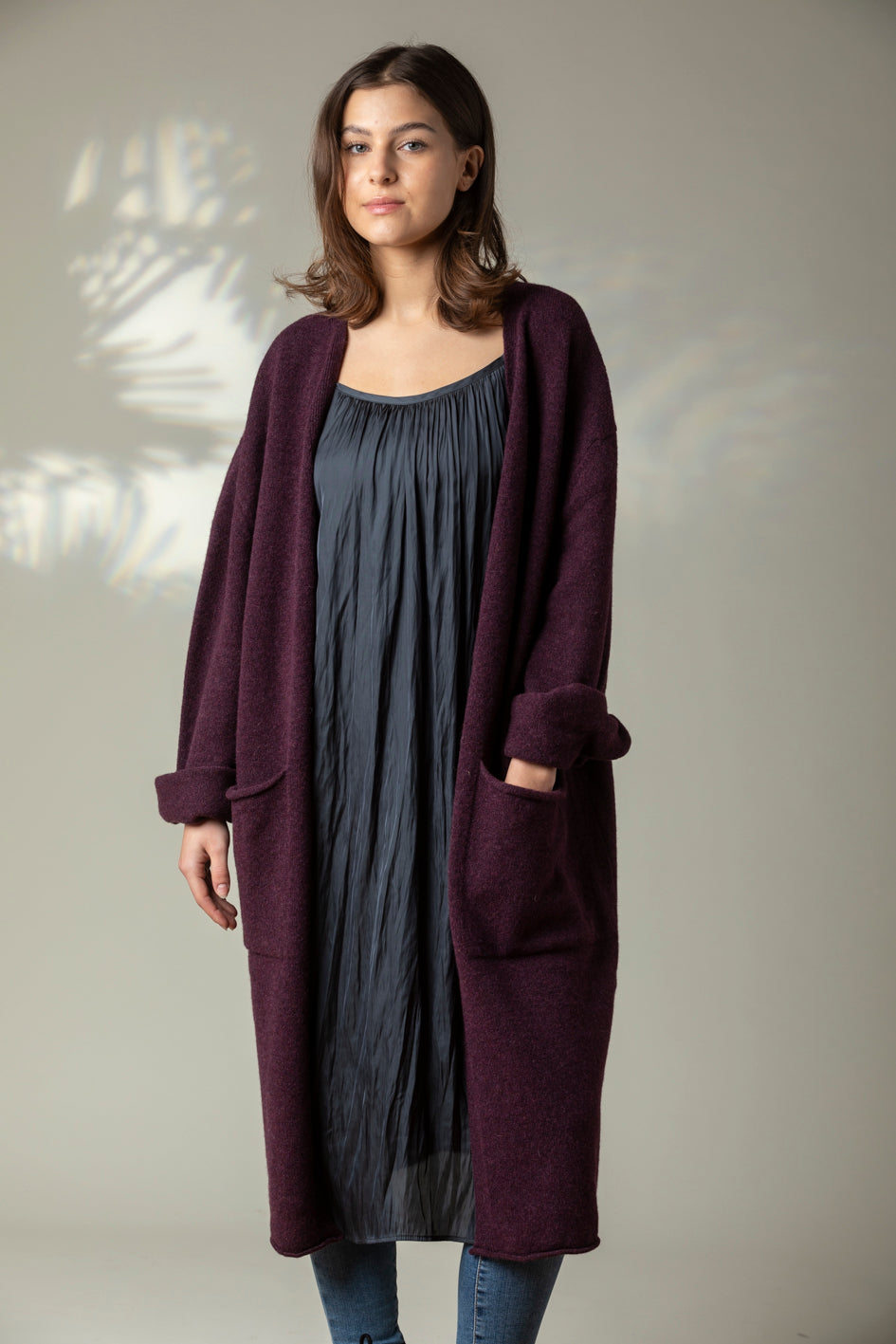 Eribé Strickmantel Strickmantel  Corry Long Cardigan Blackgrape bei Nauli and Stories