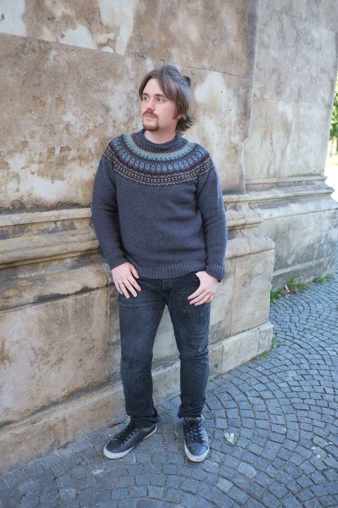 Eribé Pullover Herrenpullover aus reiner Wolle  graubraun - Stonybrek Sweater Selkie bei Nauli and Stories