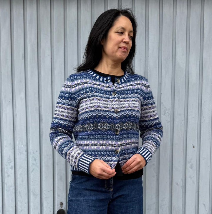 Eribé Strickjacke Strickjacke | Kinross Cardigan Sapphire bei Nauli and Stories