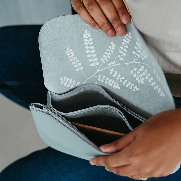 Keecie Handtasche Handtasche - Crossbodybag - aus Leder - Double Up - hellblau mint bei Nauli and Stories
