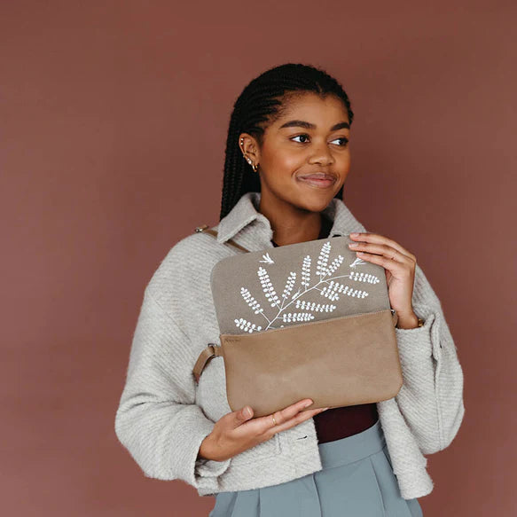 Keecie Handtasche Handtasche - Crossbodybag - aus Leder - Double Up - moss bei Nauli and Stories