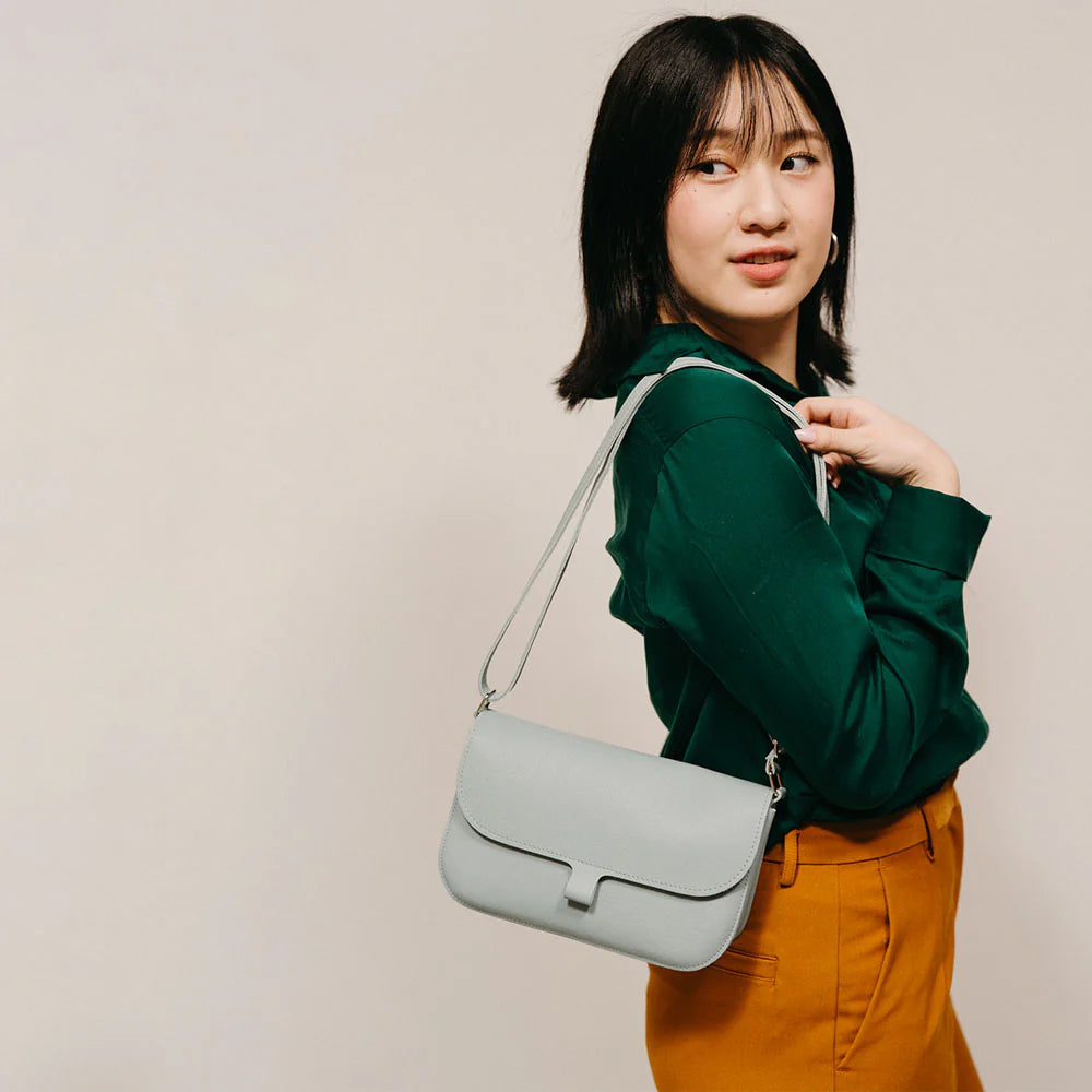 Keecie Handtasche Lederhandtasche Wild Swan - dusty green hellblau bei Nauli and Stories