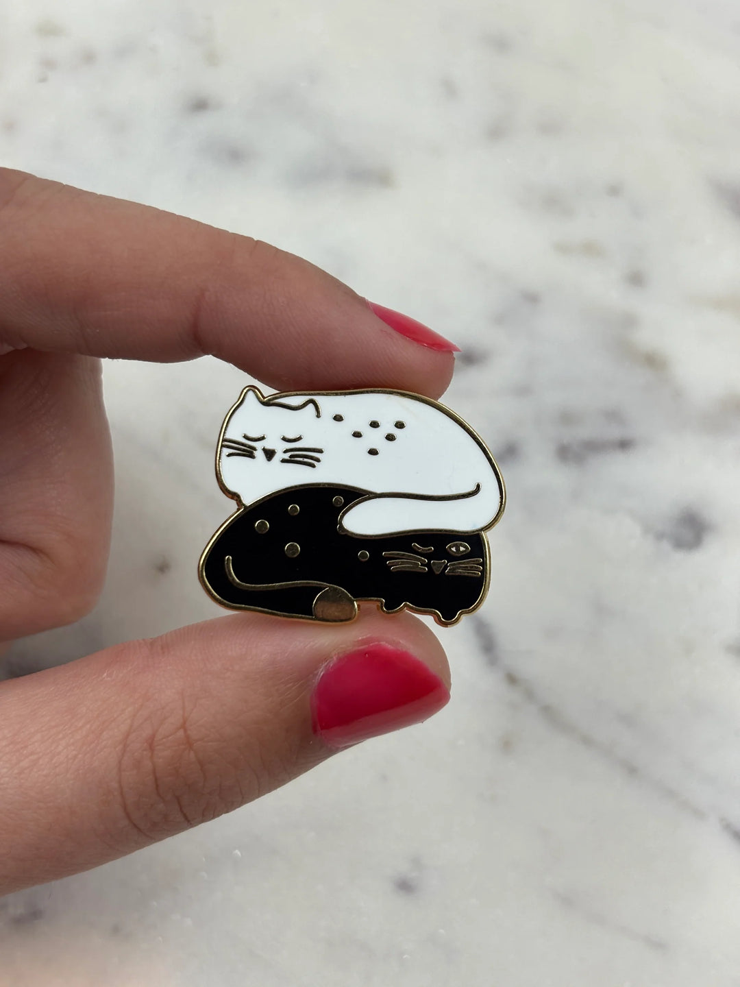 Les imprimeuses Broschen und Anstecknadeln Pin | Chat noir chat blanc - À deux c&
