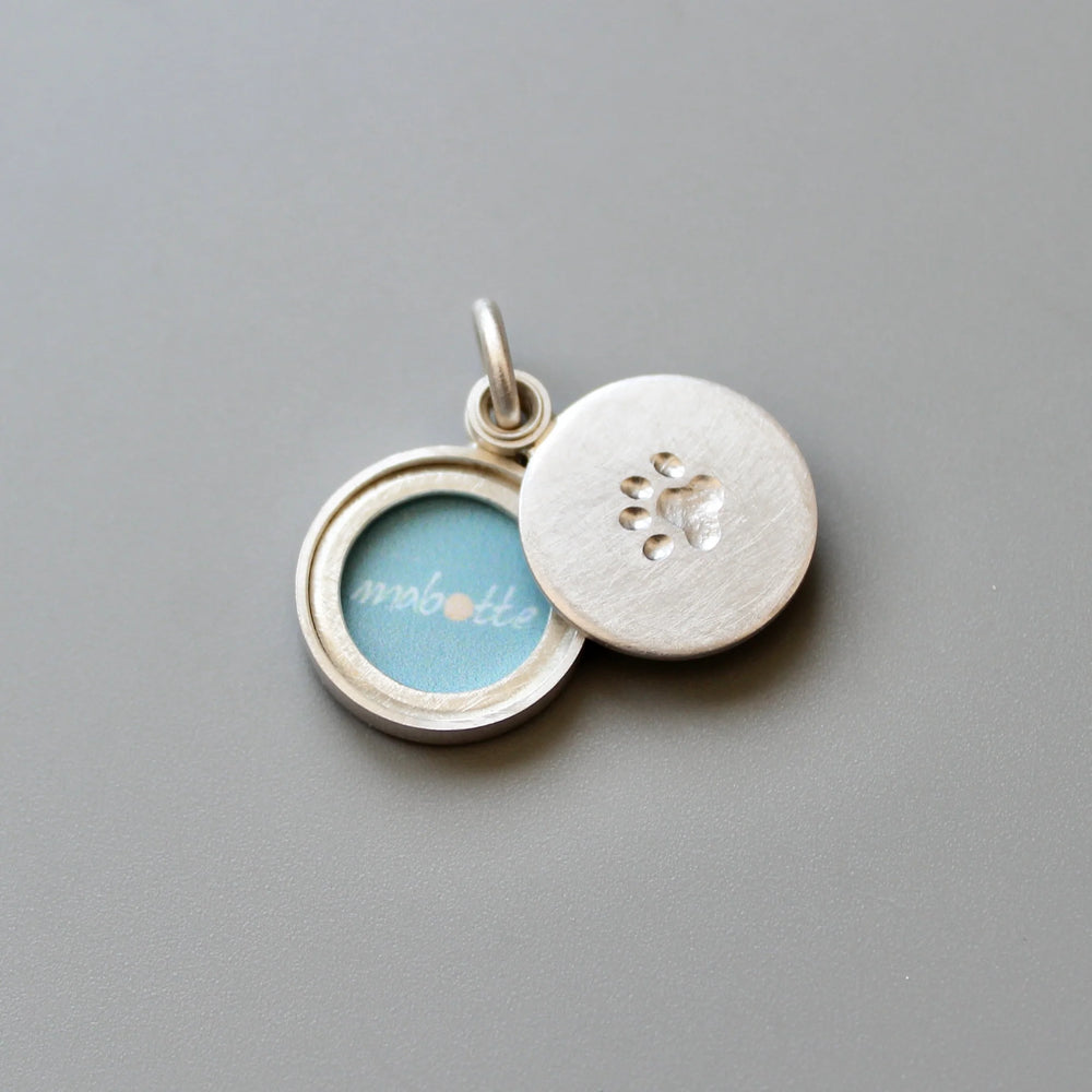 Mabotte Medaillon Medaillon aus Silber Pfote von Mabotte 14mm bei Nauli and Stories