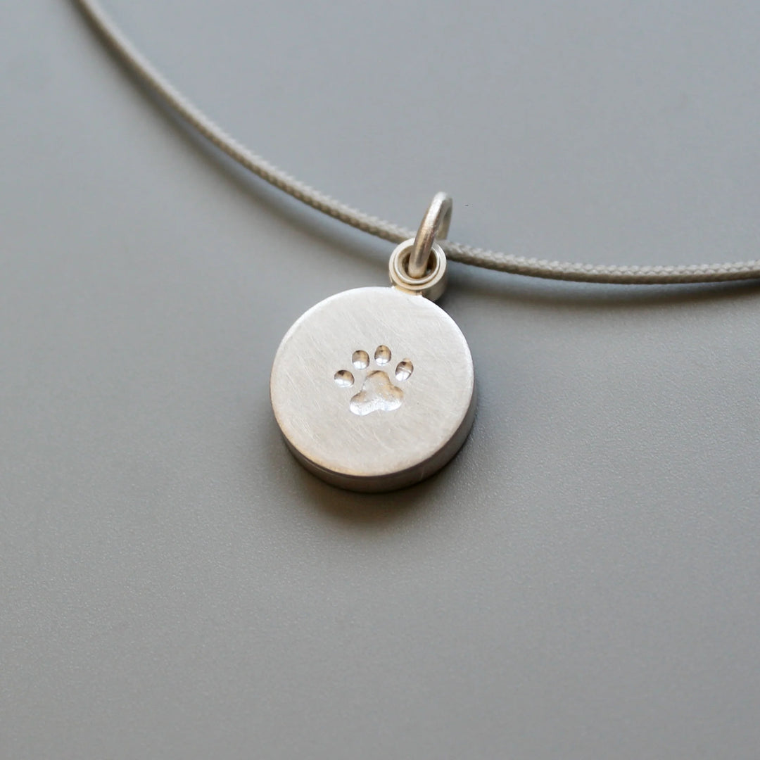 Mabotte Medaillon Medaillon aus Silber Pfote von Mabotte 14mm bei Nauli and Stories