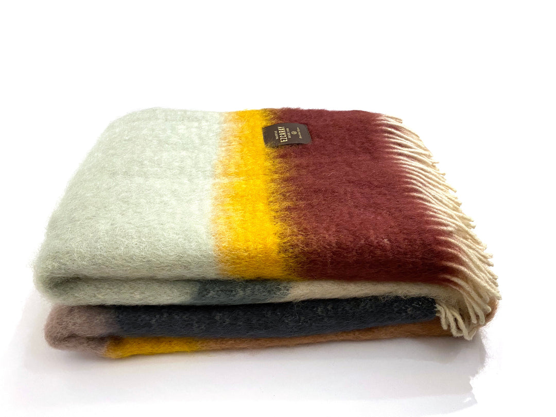 Mantas Ezcaray Sofadecke Mohair Decke Matisse -  130x200cm, blau, rosa, gelb, weiß, mint, bordeaux bei Nauli and Stories