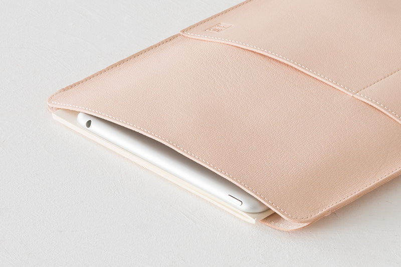 Midori Mappe MD Notebook Bag aus Ziegenleder | MD Goat Leather Vertical Bag A5 bei Nauli and Stories