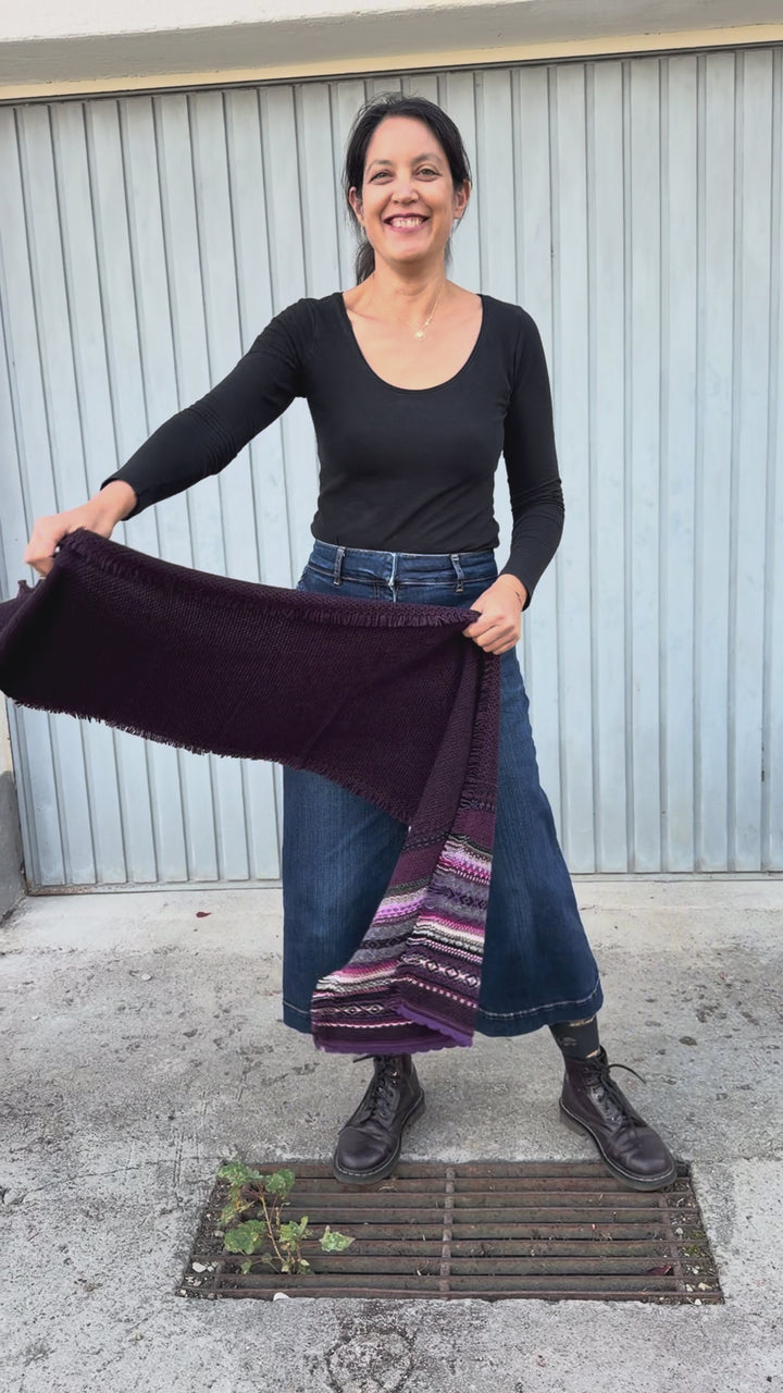 Alpine Scarf | brombeerfarbener Schal aus Lammwolle | Tyrian