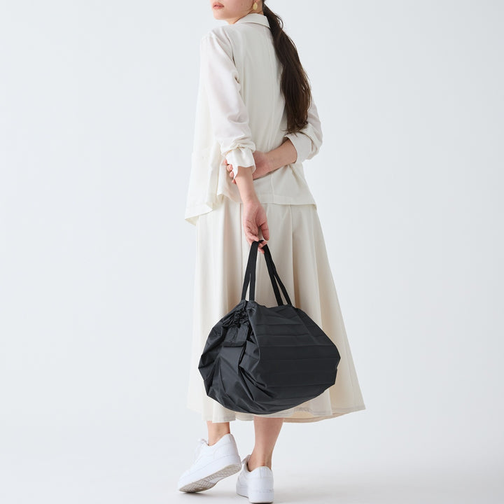Shupatto Einkaufstasche Shupatto  Bag M – Jet Black bei Nauli and Stories