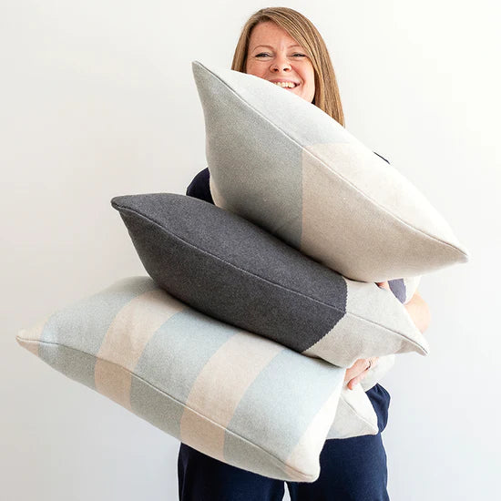 Sophie Home Sofakissen gestricktes Sofakissen - Ilo Grey bei Nauli and Stories