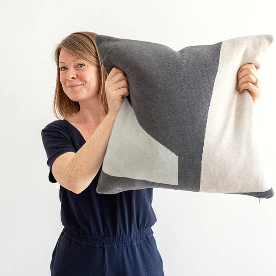 Sophie Home Sofakissen gestricktes Sofakissen - Ilo Grey bei Nauli and Stories