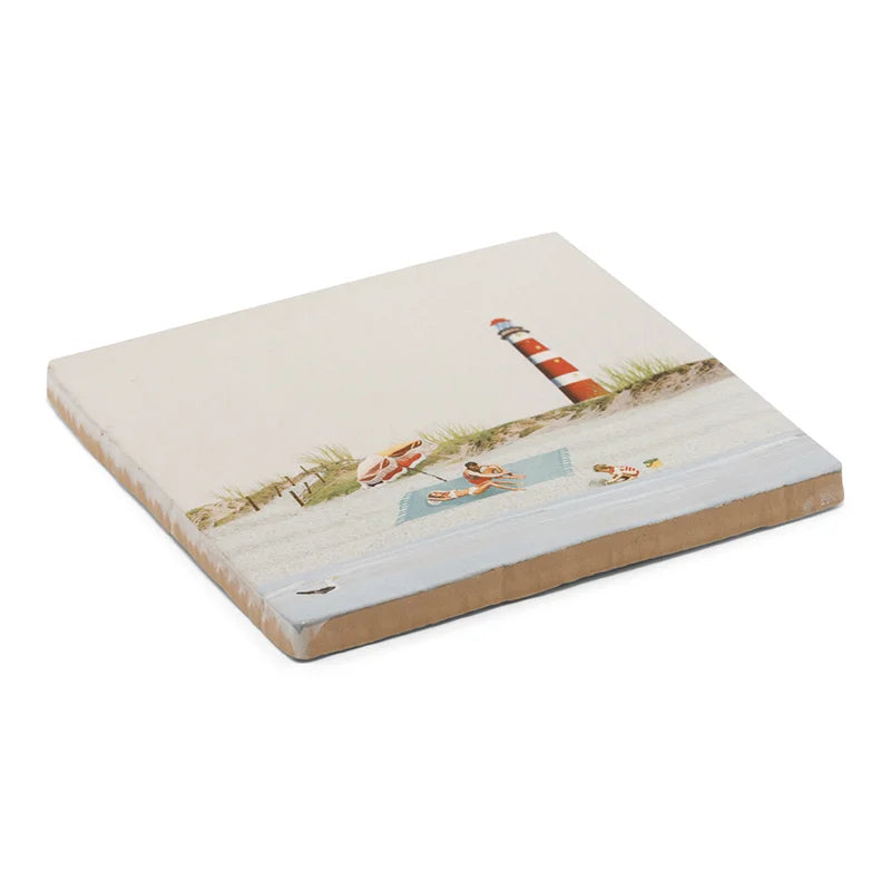 StoryTiles StoryTiles 10x10cm Salty Sand of Ameland - Familie am Strand mit Leuchtturm -  StoryTiles bei Nauli and Stories