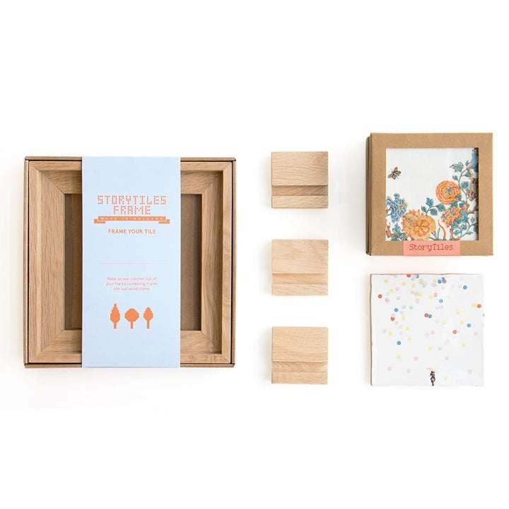StoryTiles StoryTiles Rahmen &amp; Ständer StoryTiles Ständer aus Holz bei Nauli and Stories