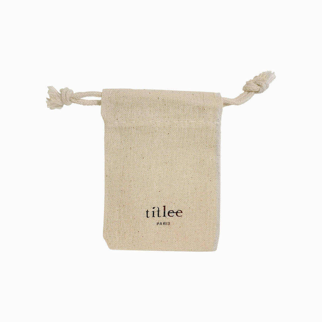 Titlee Pin Pin KAMERA bei Nauli and Stories