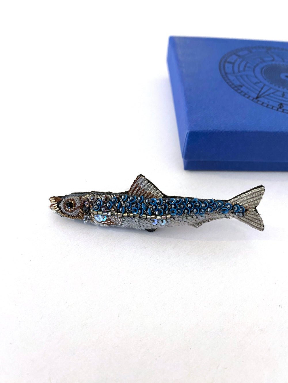 Trovelore Brosche gestickte Brosche - Sardine bei Nauli and Stories