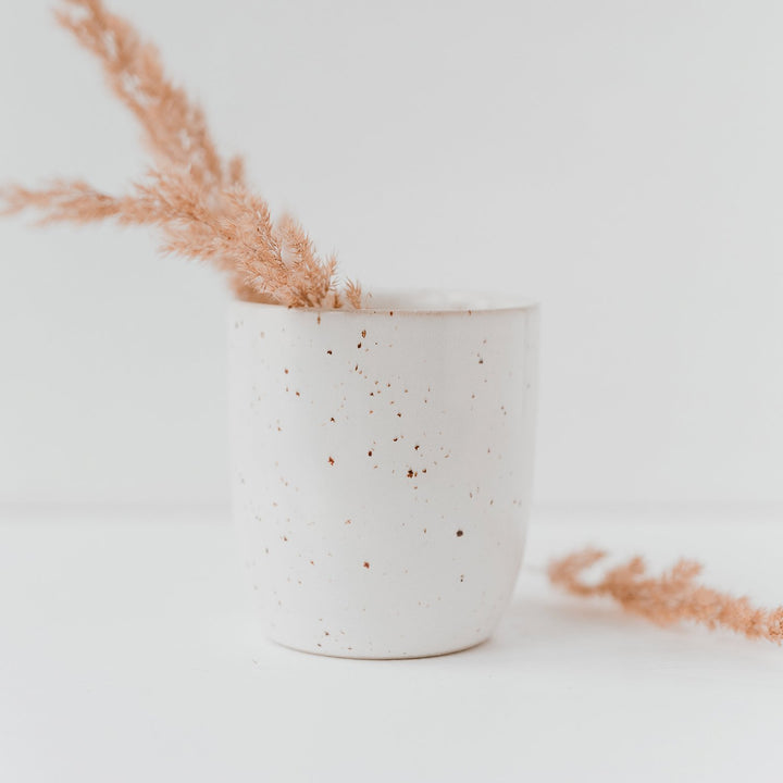 Eulenschnitt Tassen &amp; Becher Kaffeebecher / Teebecher aus heller Keramik bei Nauli and Stories