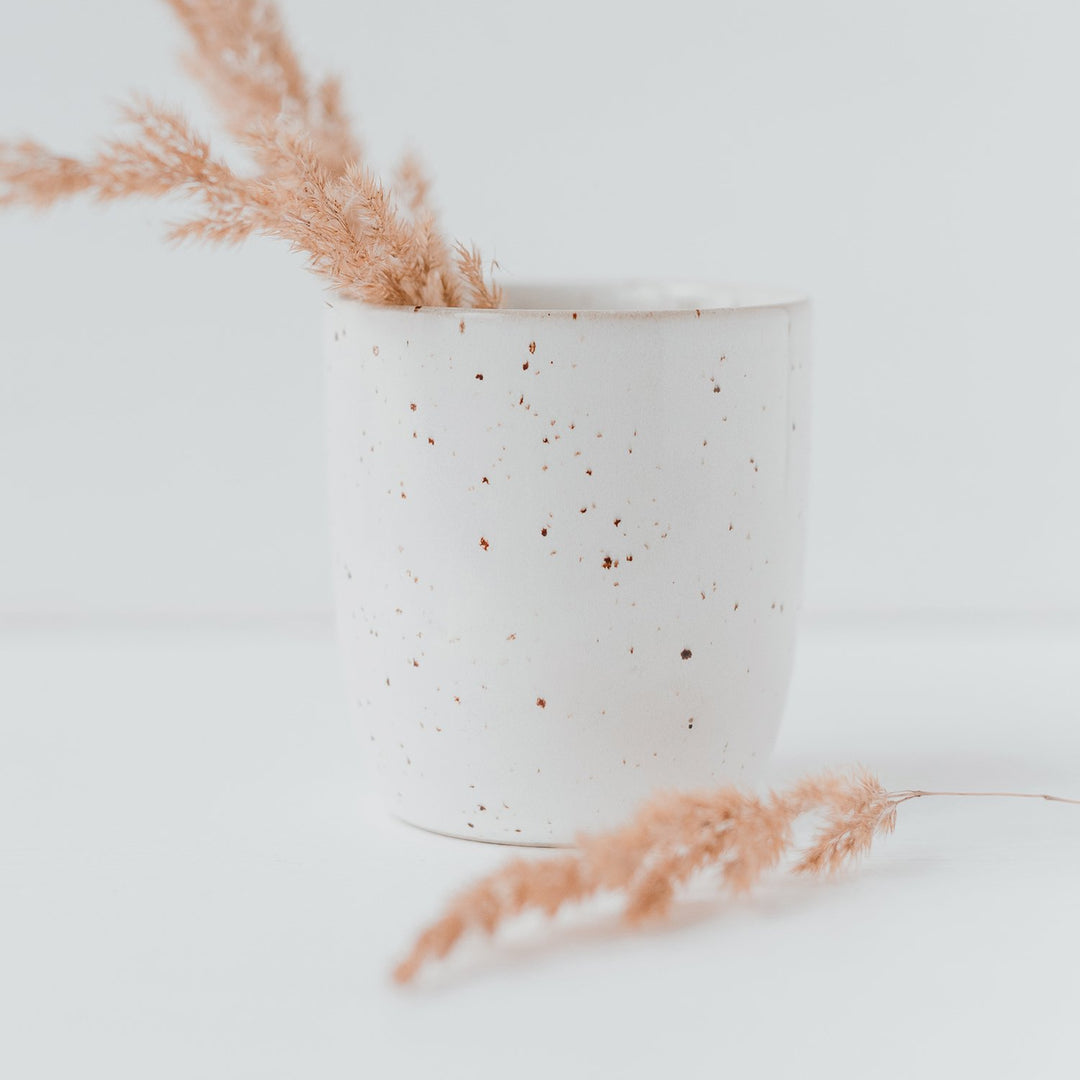 Eulenschnitt Tassen &amp; Becher Kaffeebecher / Teebecher aus heller Keramik bei Nauli and Stories