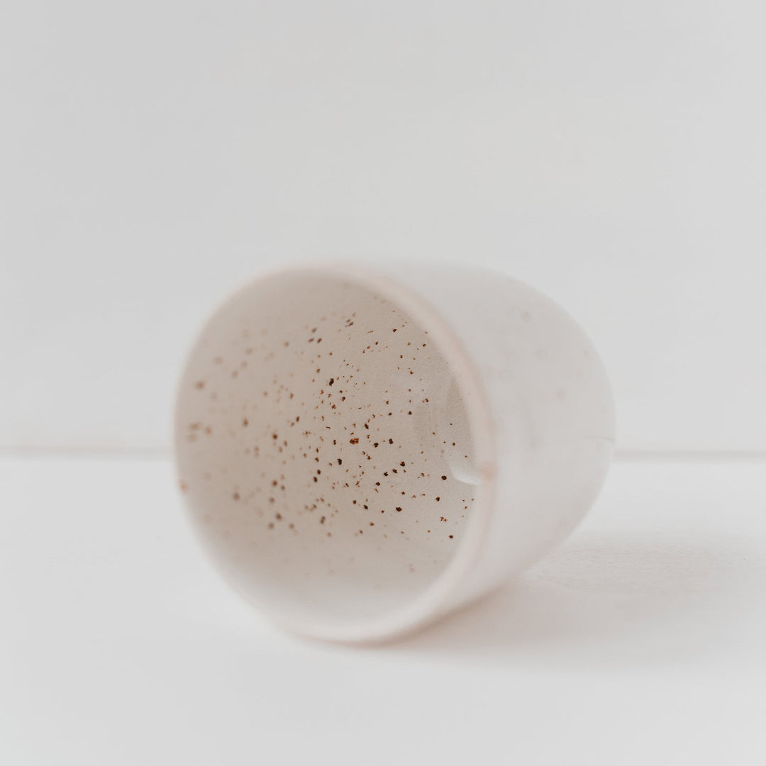 Eulenschnitt Tassen &amp; Becher Kaffeebecher / Teebecher aus heller Keramik bei Nauli and Stories