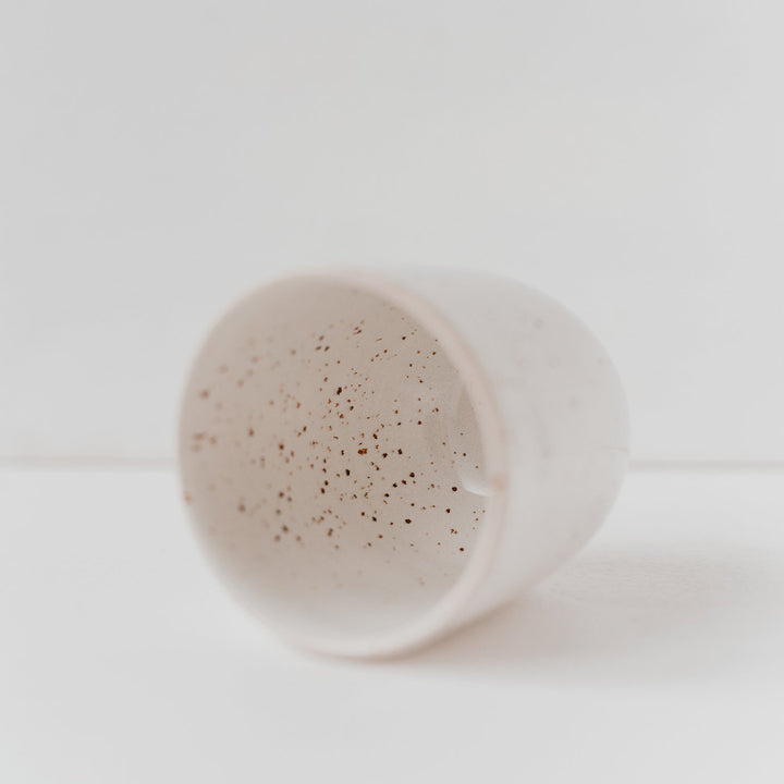 Eulenschnitt Tassen &amp; Becher Kaffeebecher / Teebecher aus heller Keramik bei Nauli and Stories