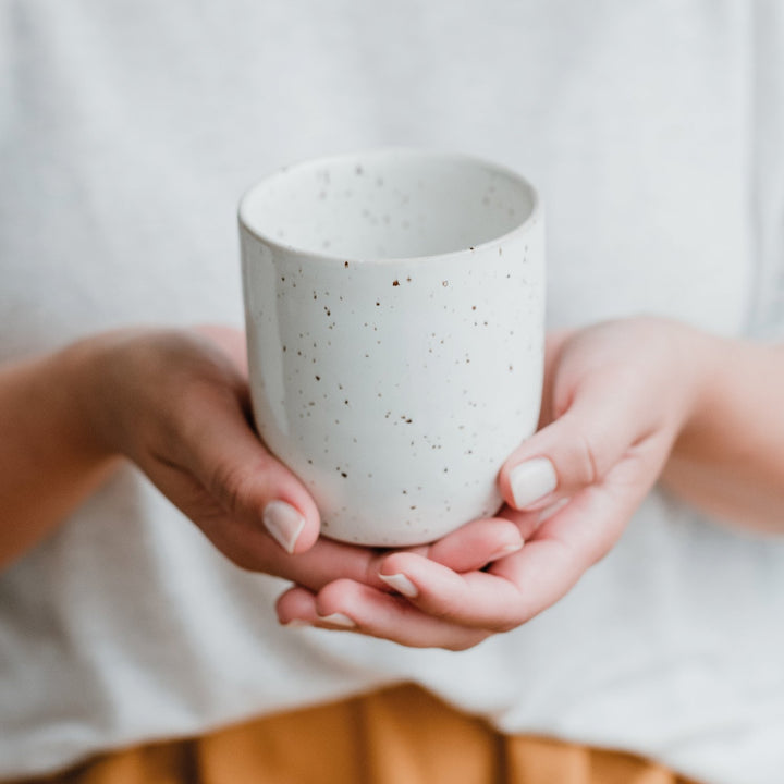 Eulenschnitt Tassen &amp; Becher Kaffeebecher / Teebecher aus heller Keramik bei Nauli and Stories
