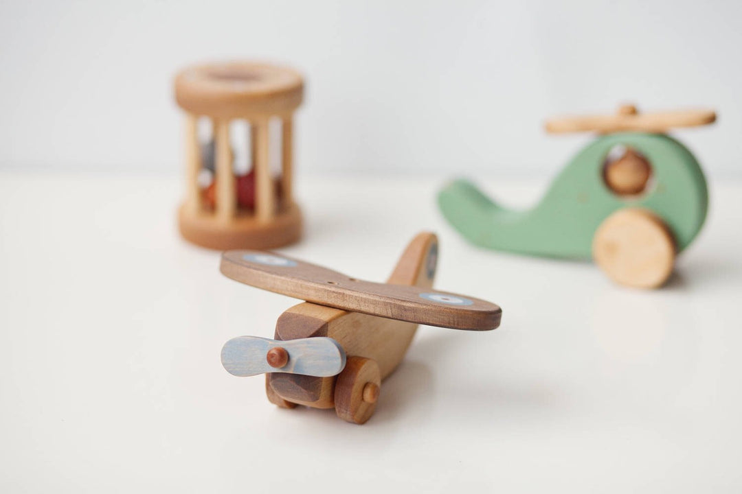 Friendly Holzspielzeug Flugzeug - Holzspielzeug bei Nauli and Stories