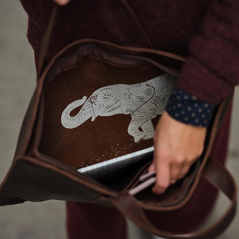 Keecie Laptoptasche Handtasche / Laptoptasche Elephant Joke in grün bei Nauli and Stories