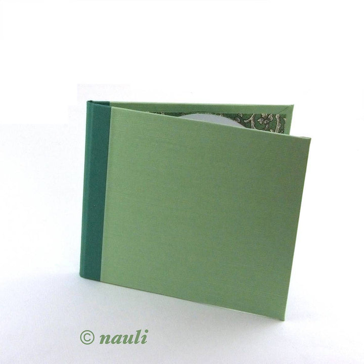 Nauli CD / DVD Hülle für 1 CD CD/ DVD Hülle hellgrün grüne Ranken bei Nauli and Stories