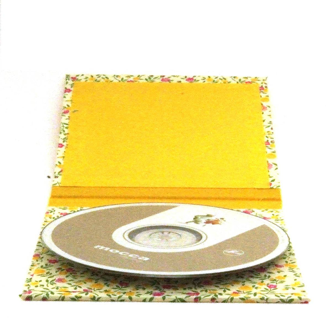 Nauli CD / DVD Hülle für 1 CD CD Hülle Blumenregen gelb rosa bei Nauli and Stories
