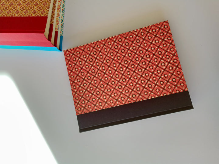 Nauli Fotoalbum L Fotoalbum L Pinny Pattern rot schwarz bei Nauli and Stories