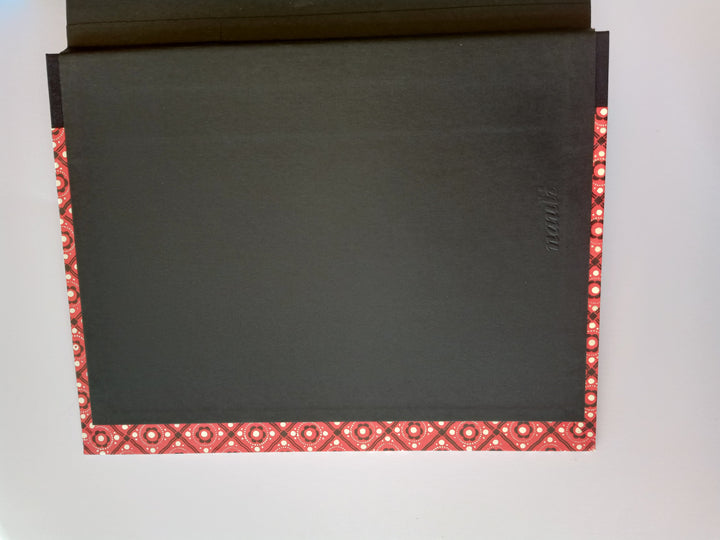 Nauli Fotoalbum L Fotoalbum L Pinny Pattern rot schwarz bei Nauli and Stories