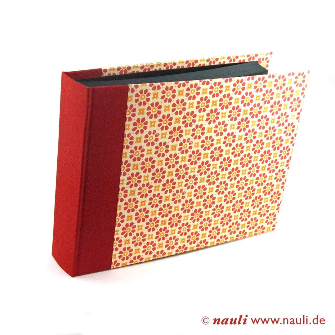 Nauli Fotoalbum M Fotoalbum M Stempelblumen rot orange mit rotem Leinen bei Nauli and Stories