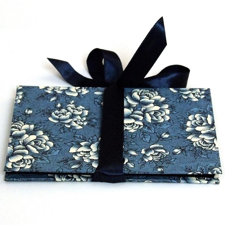 Nauli Leporello Leporello blaue Blumen - Englische Rosen blau bei Nauli and Stories