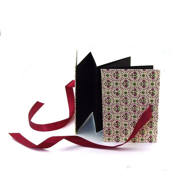 Nauli Leporello Leporello erika Art Deco - weinrot bei Nauli and Stories