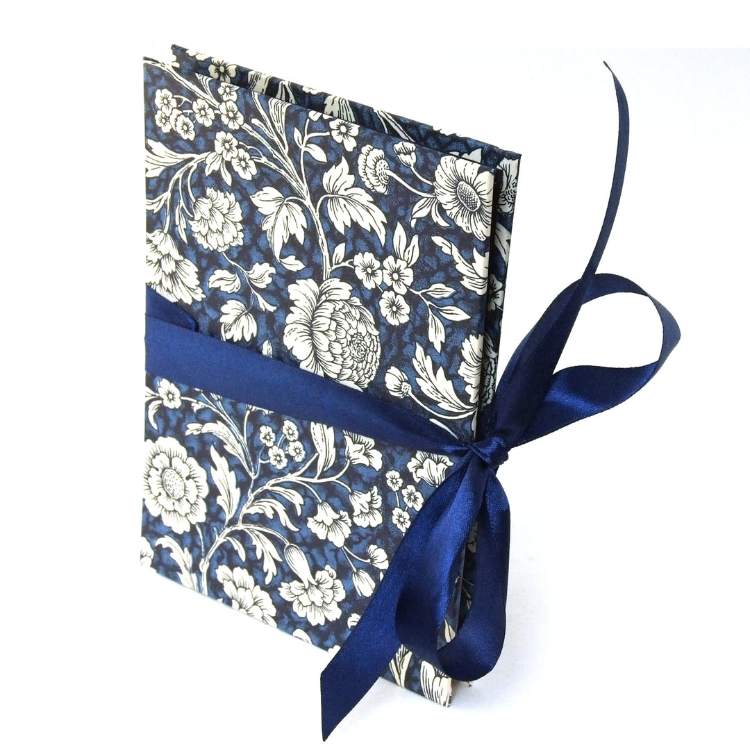 Nauli Leporello Leporello Renaissance Blumen blau bei Nauli and Stories
