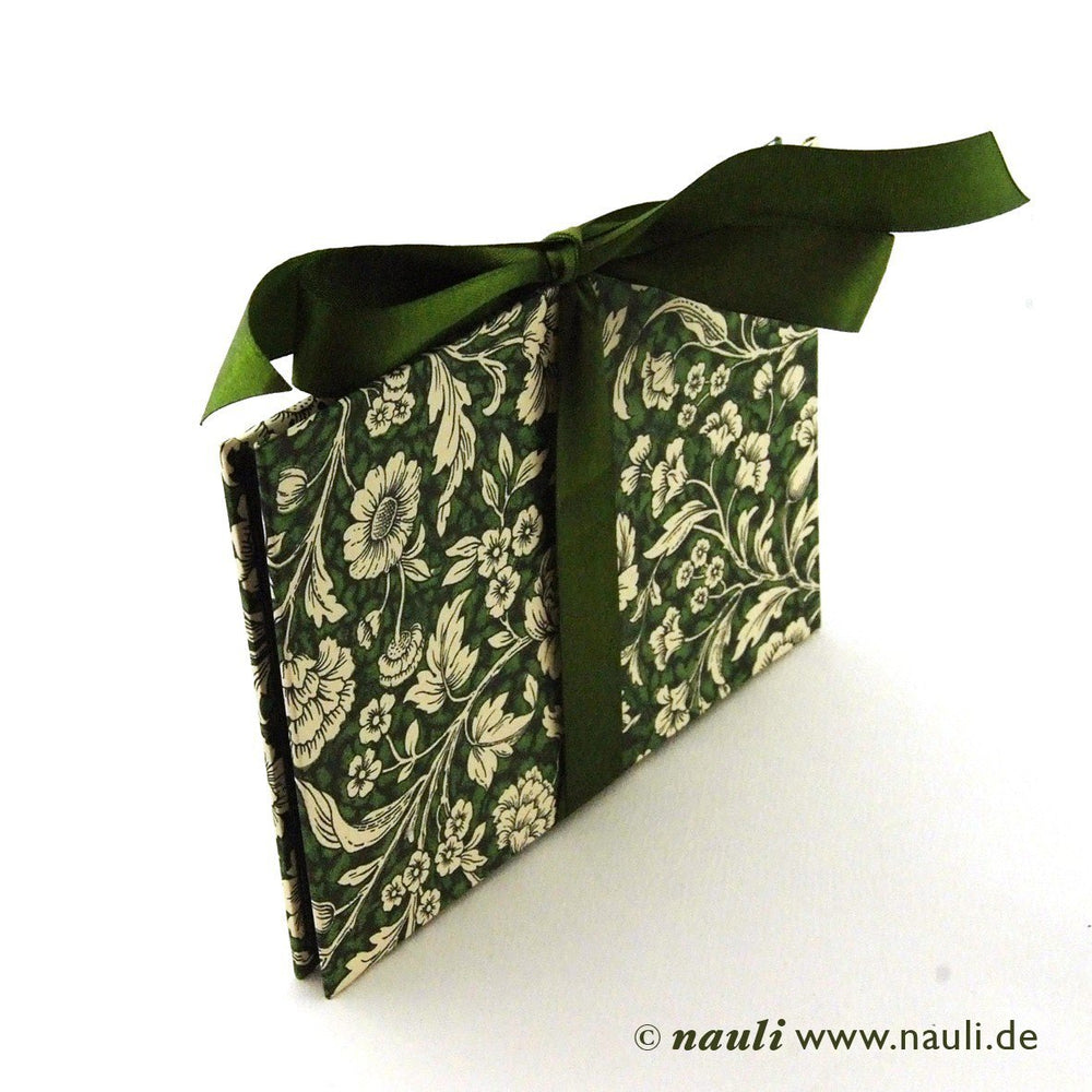 Nauli Leporello Leporello Renaissance Blumen grün bei Nauli and Stories