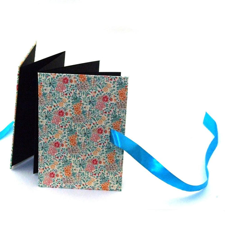 Nauli Leporello Leporello Sommerblumen türkis bei Nauli and Stories