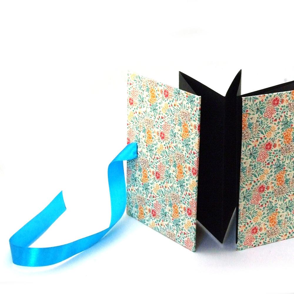 Nauli Leporello Leporello Sommerblumen türkis bei Nauli and Stories