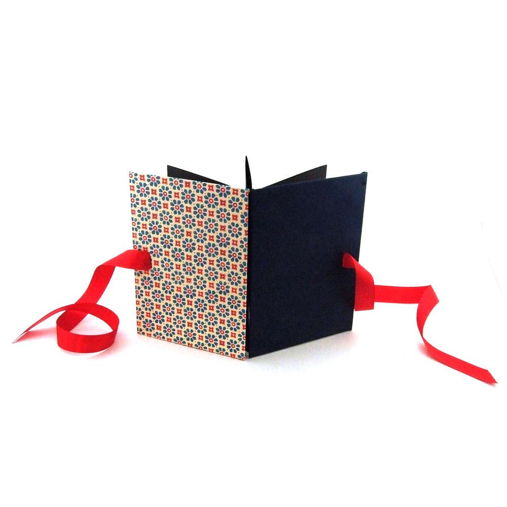Nauli Leporello Leporello Stempelblumen blau rot und dunkelblau bei Nauli and Stories