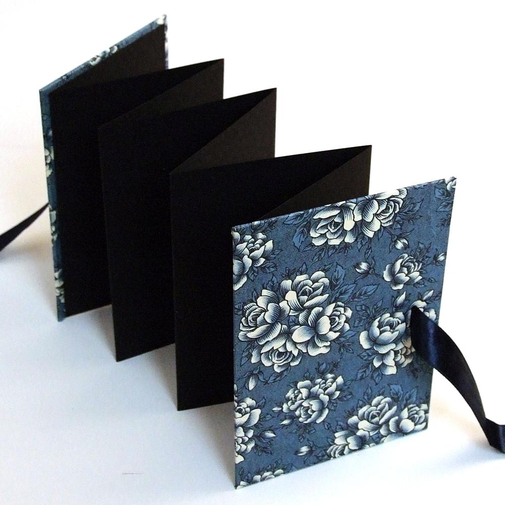 Nauli Leporello Leporello blaue Blumen - Englische Rosen blau bei Nauli and Stories