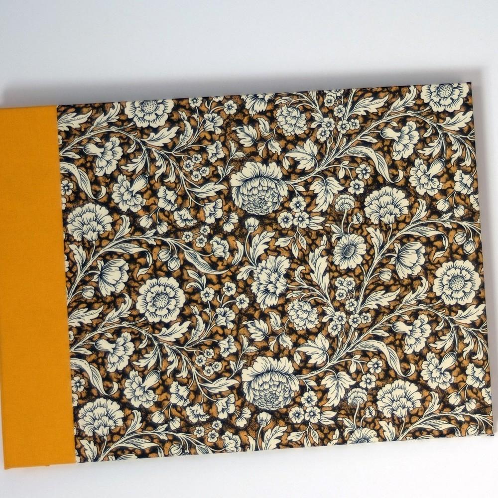 Nauli Schraubalbum XL Fotoalbum DinA4  Renaissance Blumen braun gelb bei Nauli and Stories